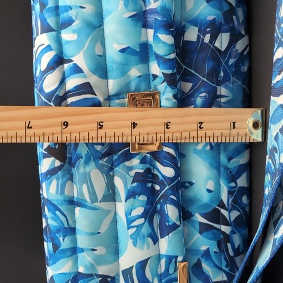 Think Royln #Lifeonthefly Blue Botanical Puffer  Crossbody Bag - Picture 10 of 11